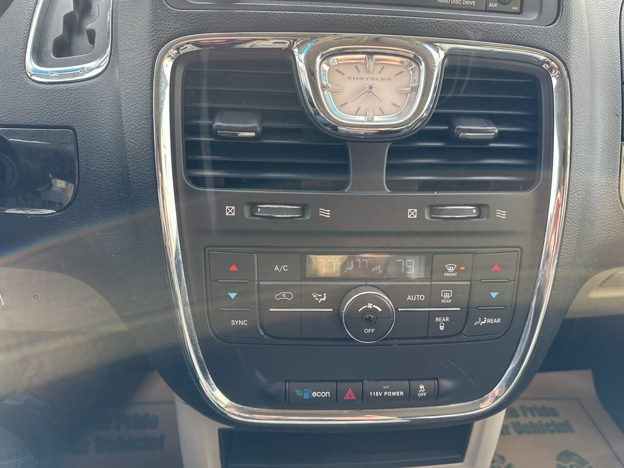 Used 2015 Chrysler Town & Country Touring image 23