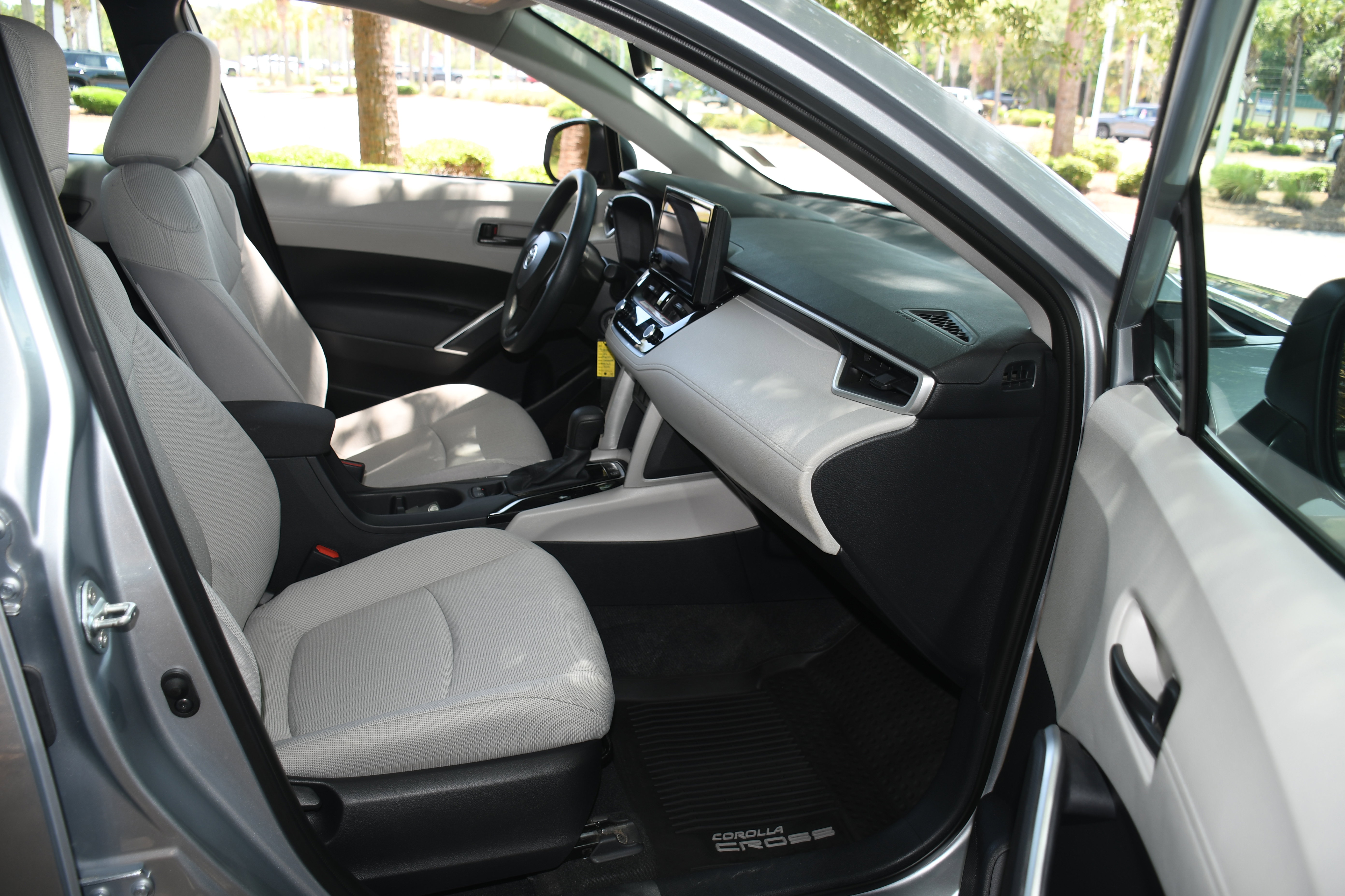 Used 2024 Toyota Corolla Cross L FWD image 19