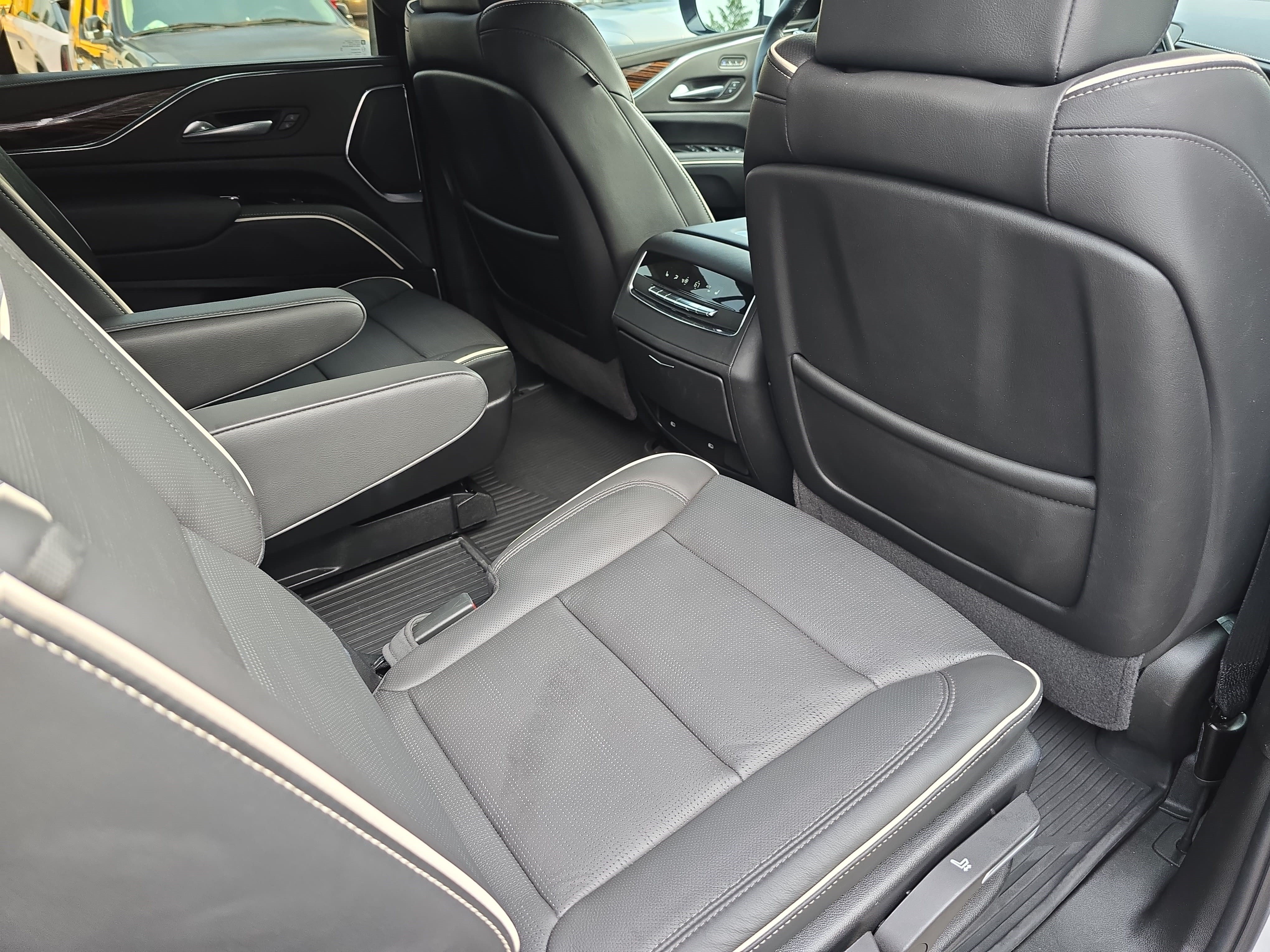Certified 2024 Cadillac Escalade Premium Luxury w/ Performance Package AWD/4WD image 11