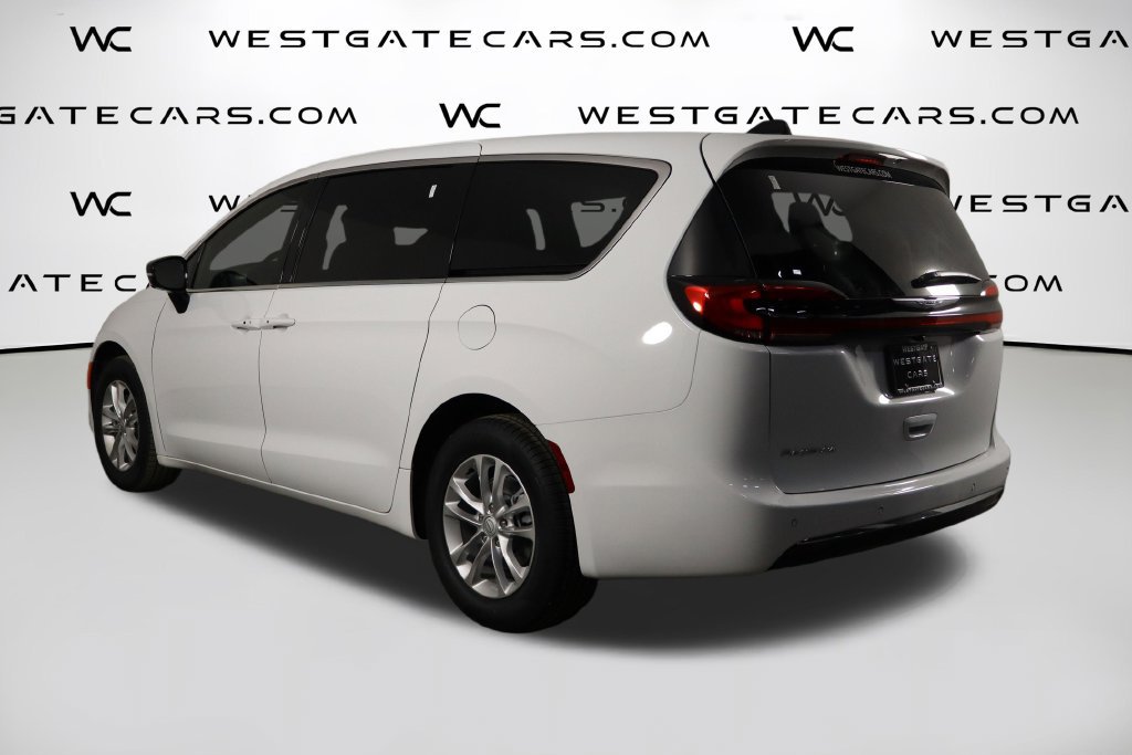 New 2026 Chrysler Pacifica Select FWD image 47