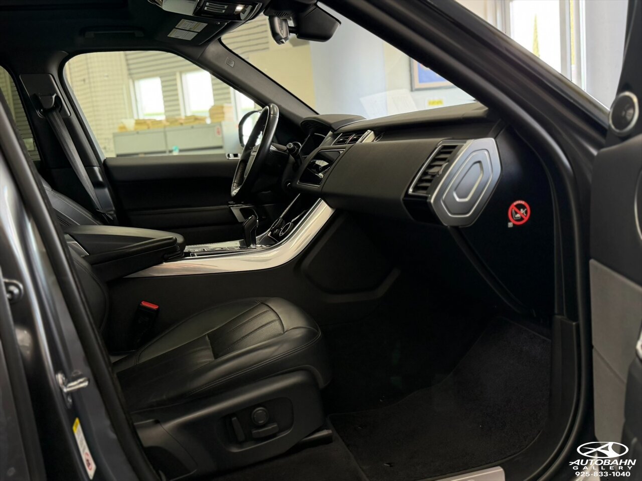 Used 2018 Land Rover Range Rover Sport HSE AWD/4WD image 19