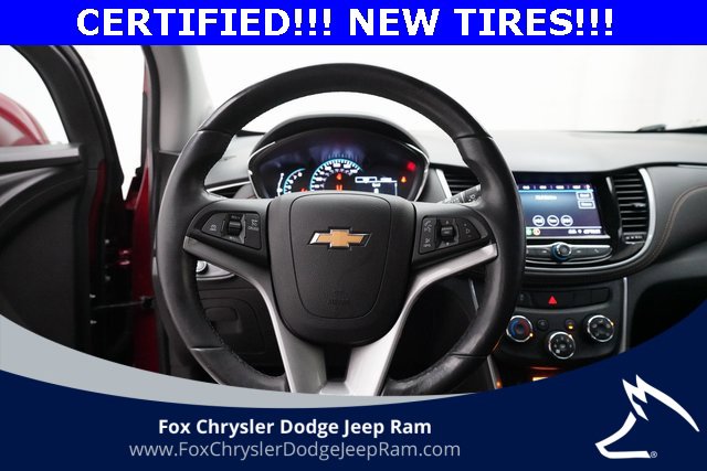 Used 2022 Chevrolet Trax LT w/ LT Convenience Package image 4