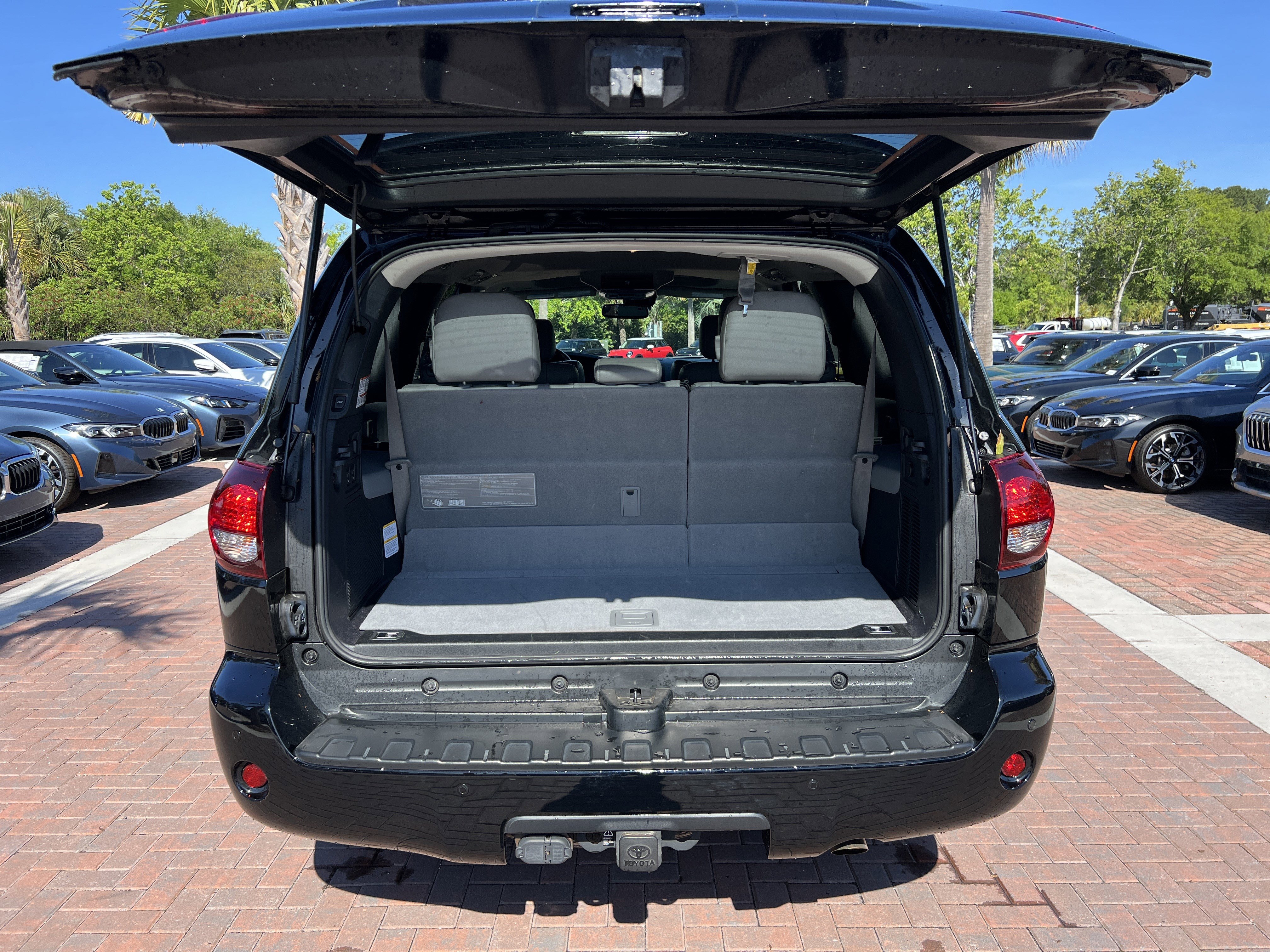 Used 2021 Toyota Sequoia Platinum AWD/4WD image 33