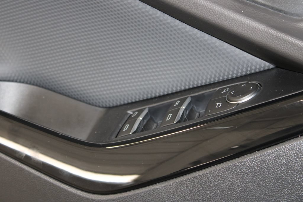 Used 2026 Chevrolet Equinox RS FWD image 37