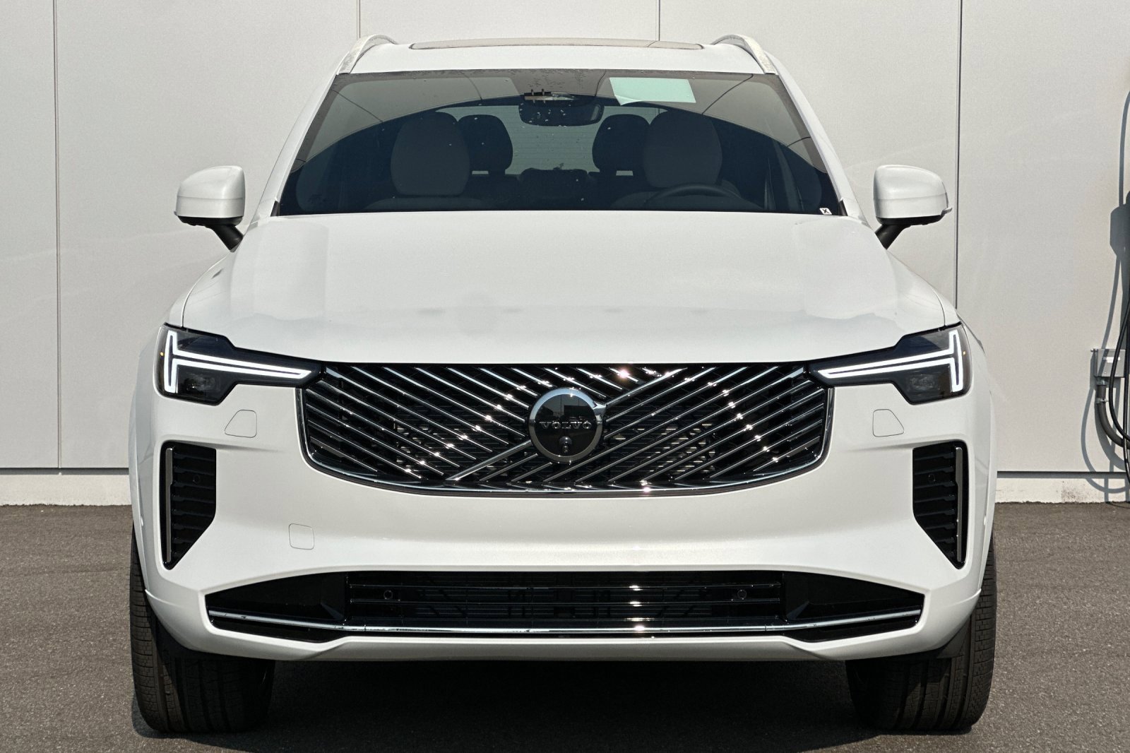 New 2026 Volvo XC90 B6 Plus w/ Protection Package Premier image 8