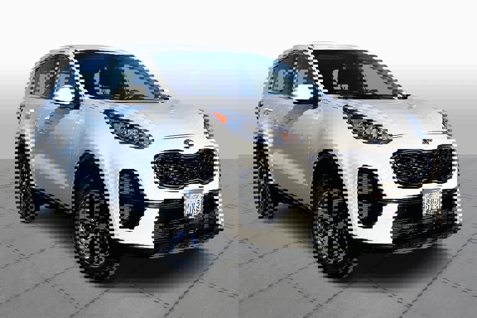 Used 2020 Kia Sportage LX image 2