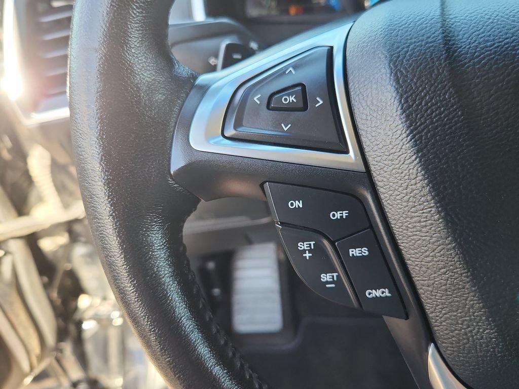 Used 2018 Ford Edge Titanium w/ Equipment Group 301A AWD/4WD image 22