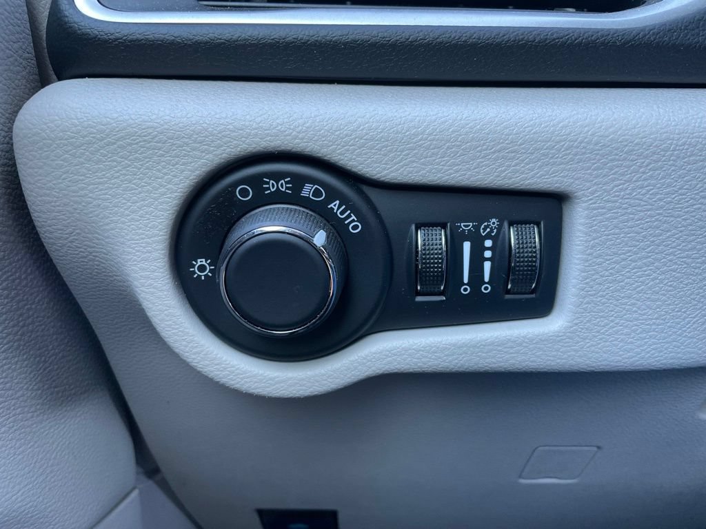 Used 2024 Chrysler Voyager LX FWD image 44