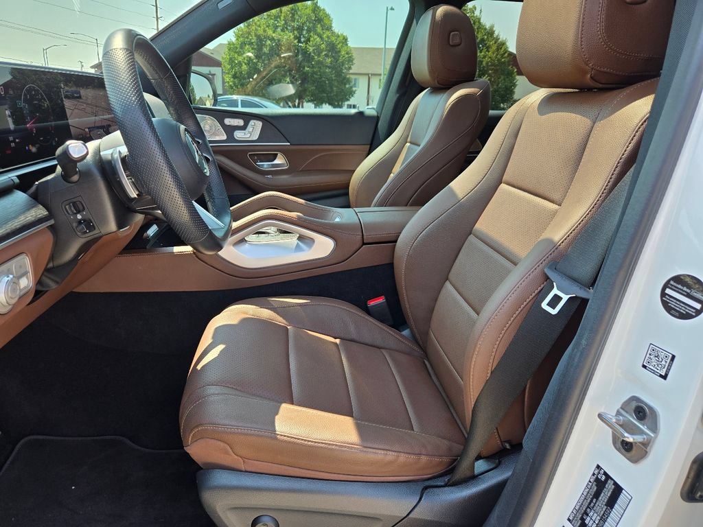 Used 2024 Mercedes-Benz GLS 450 4MATIC image 3