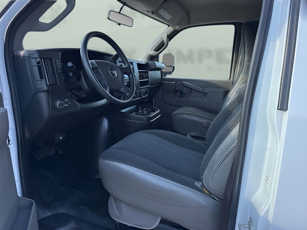Used 2023 GMC Savana 2500 w/ Driver Convenience Package image 9
