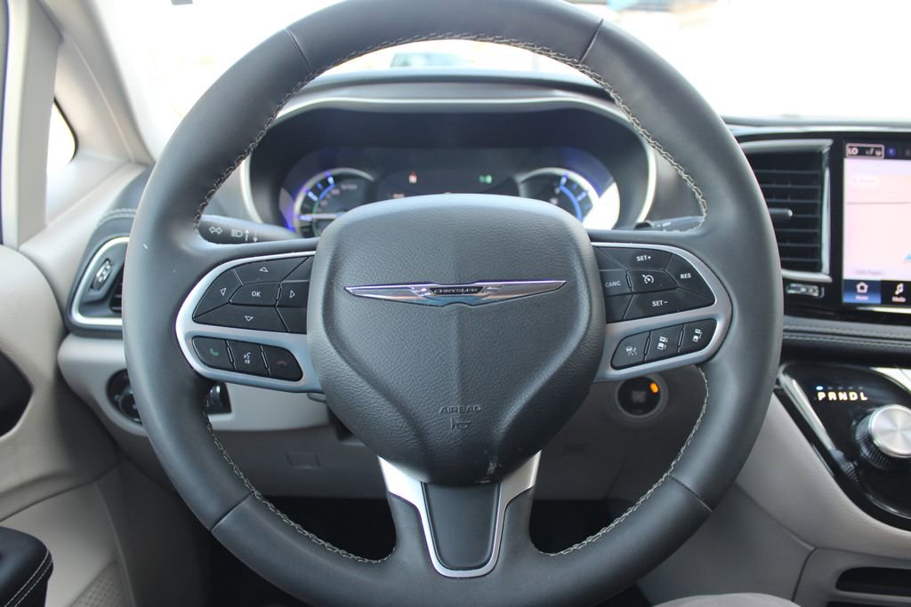 Used 2024 Chrysler Pacifica Select FWD image 19