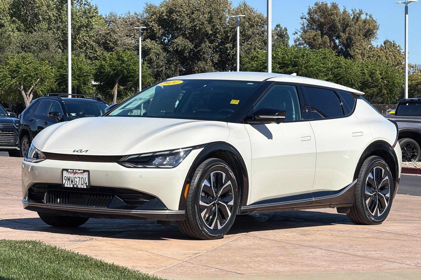 Used 2024 Kia EV6 Wind w/ Wind Technology Package AWD/4WD image 8