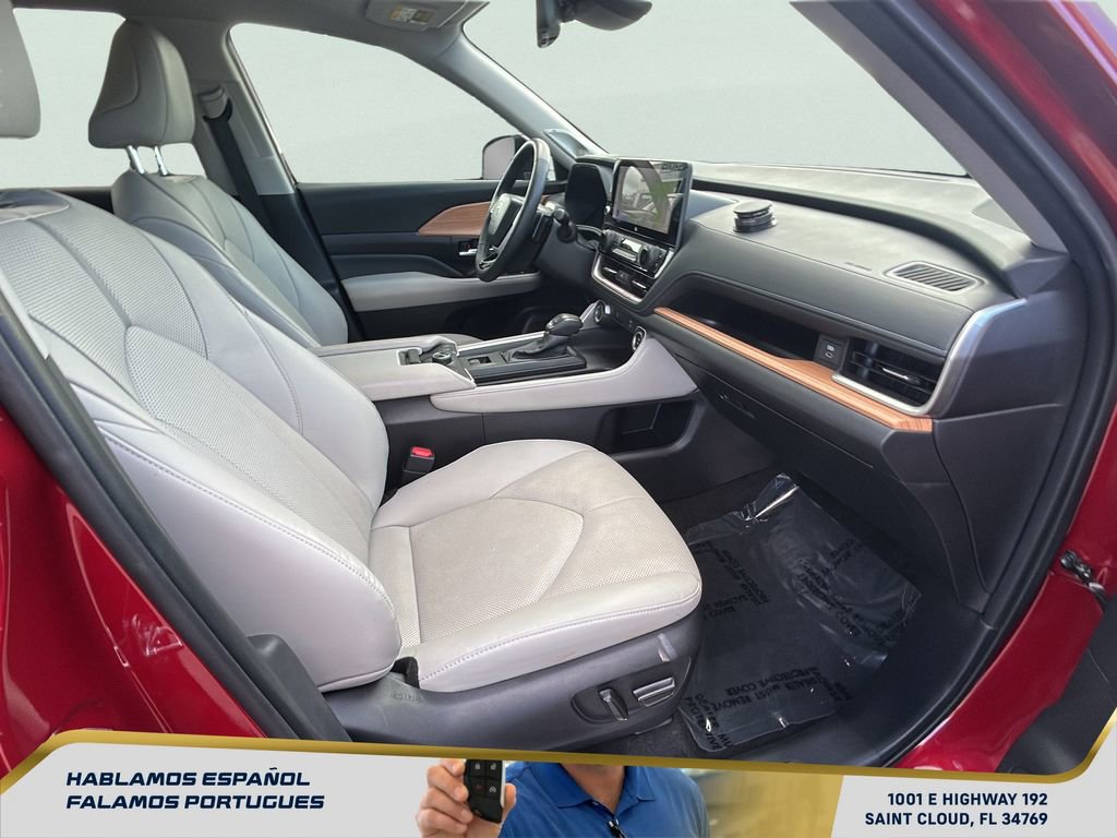 Used 2025 Toyota Grand Highlander AWD image 32