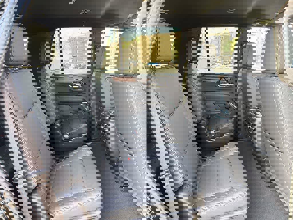 Used 2025 GMC Yukon Denali image 31