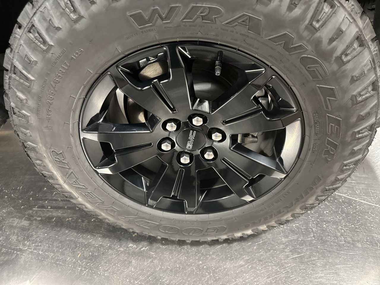 Used 2022 GMC Canyon AT4 image 12