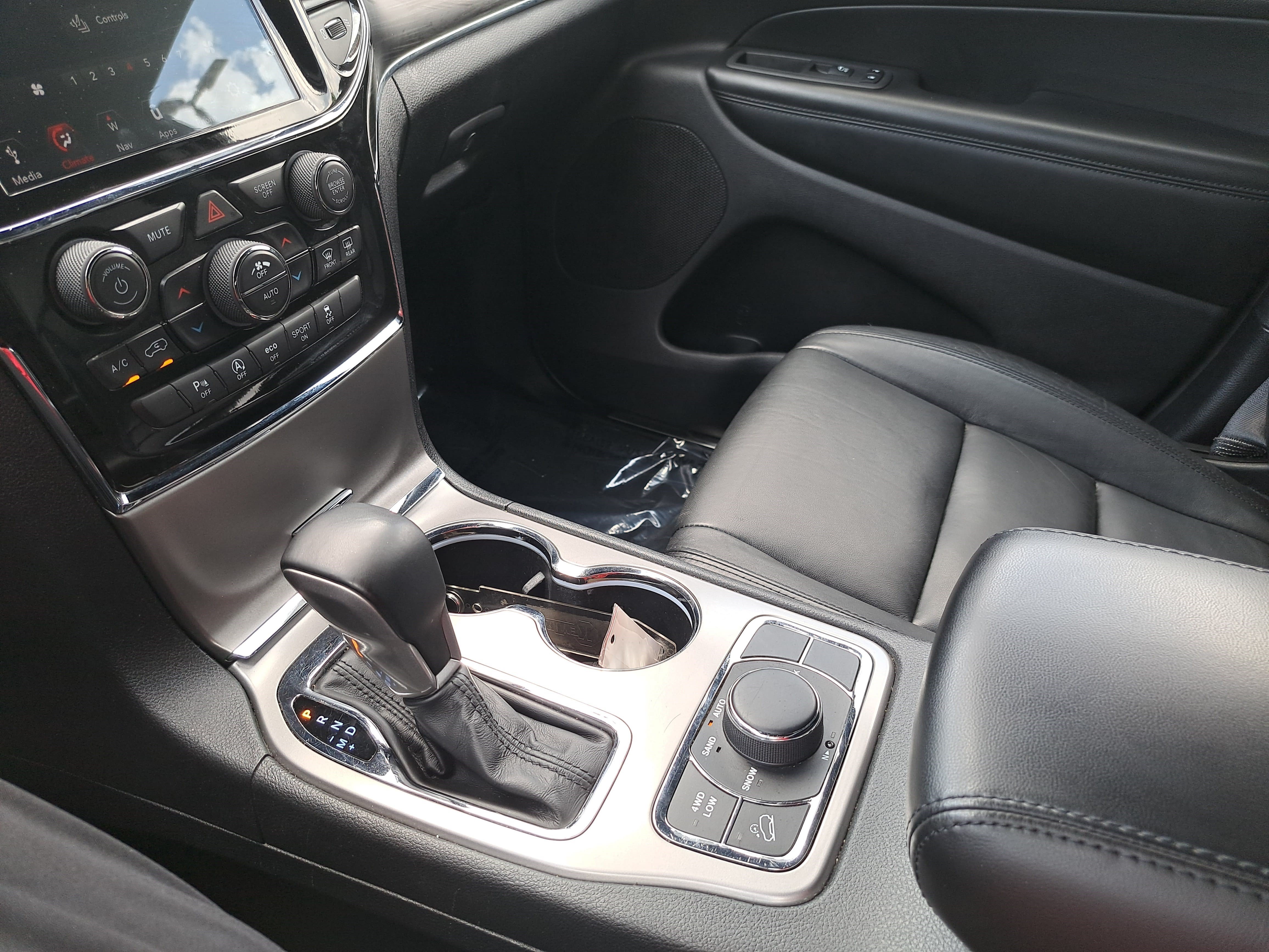 Used 2022 Jeep Grand Cherokee Limited AWD/4WD image 24