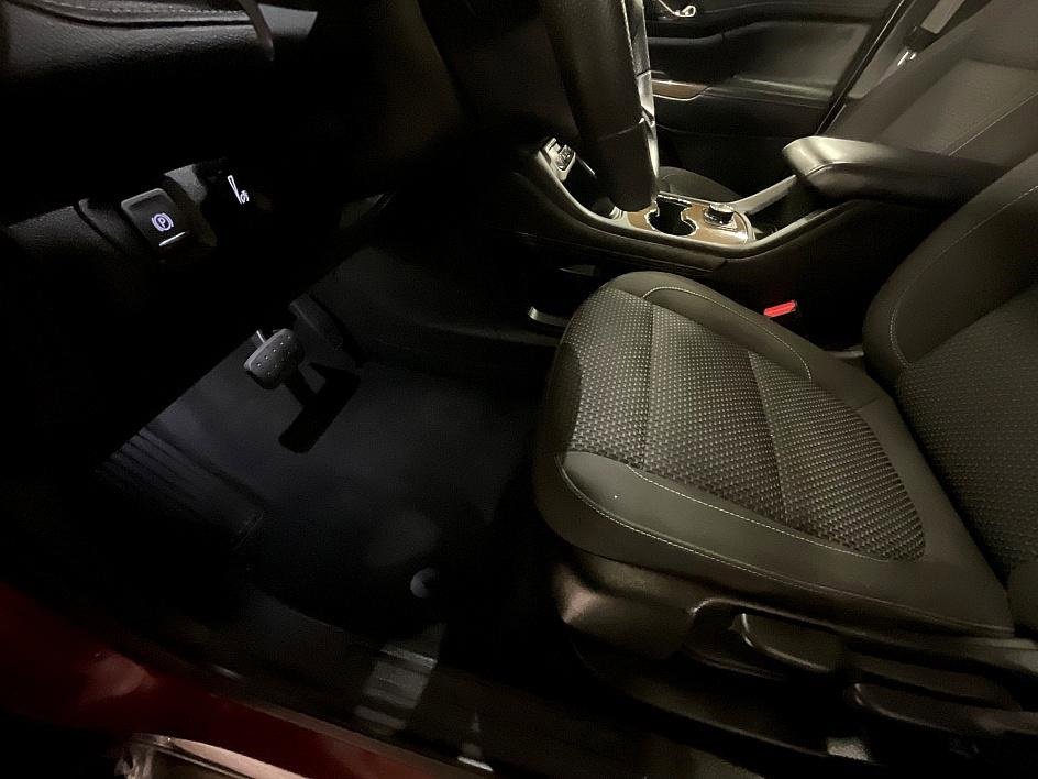 Used 2023 GMC Acadia SLE w/ Elevation Edition image 17