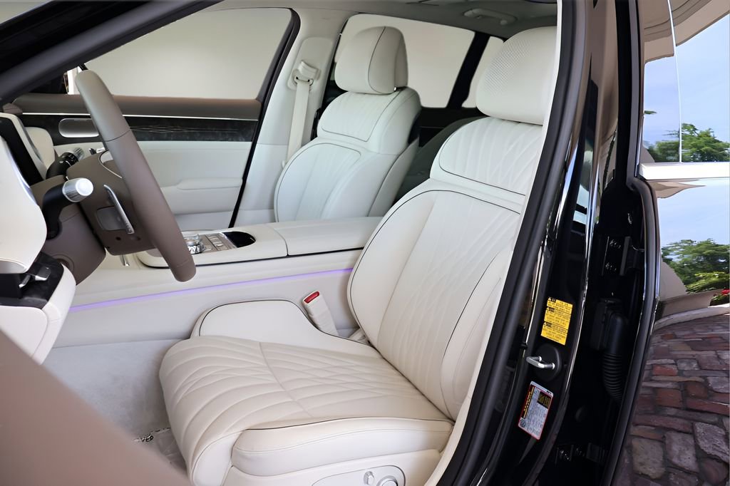 Used 2025 Genesis G90 3.5T AWD/4WD image 11