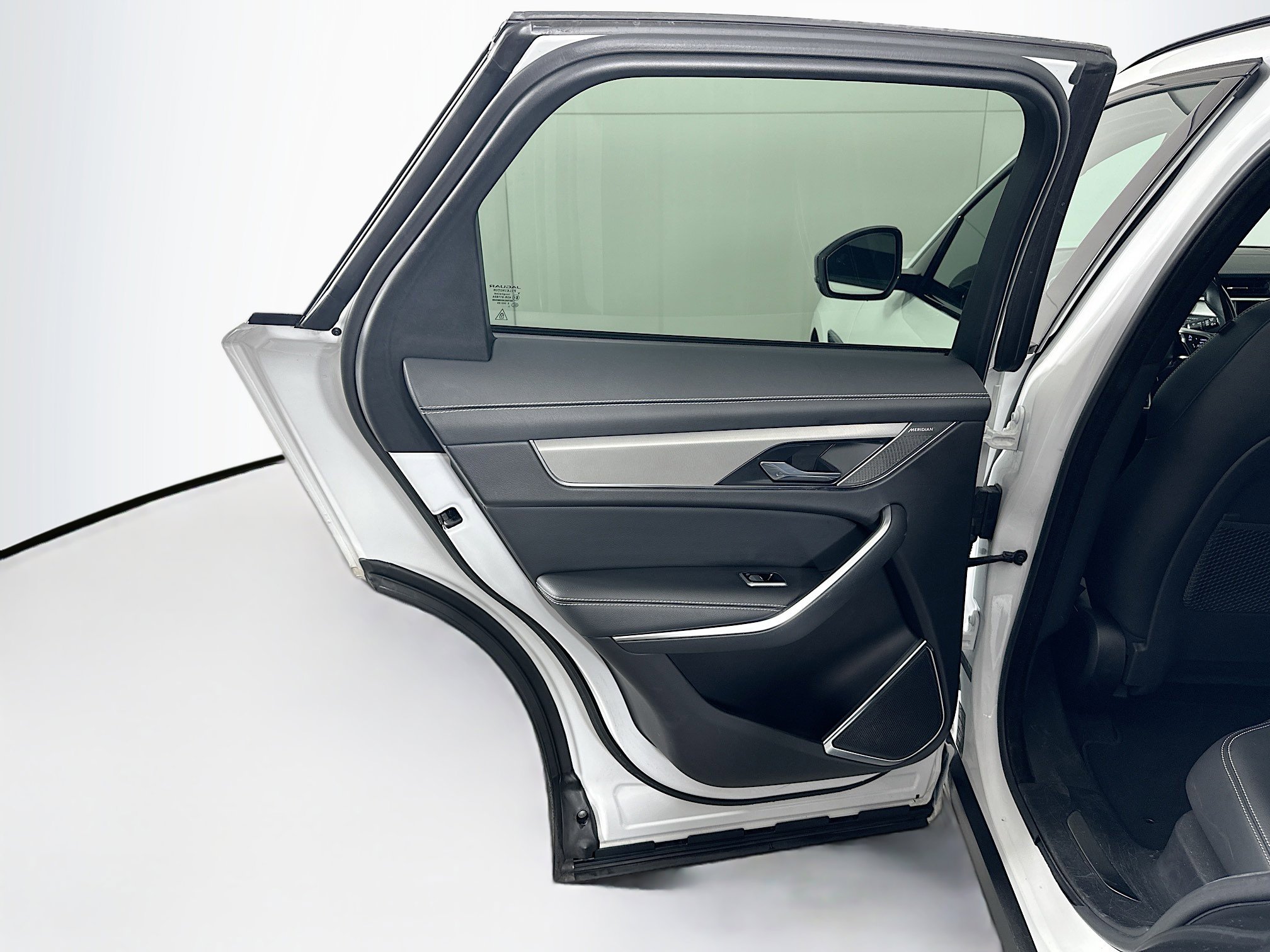 Used 2024 Jaguar F-PACE R-Dynamic S image 28