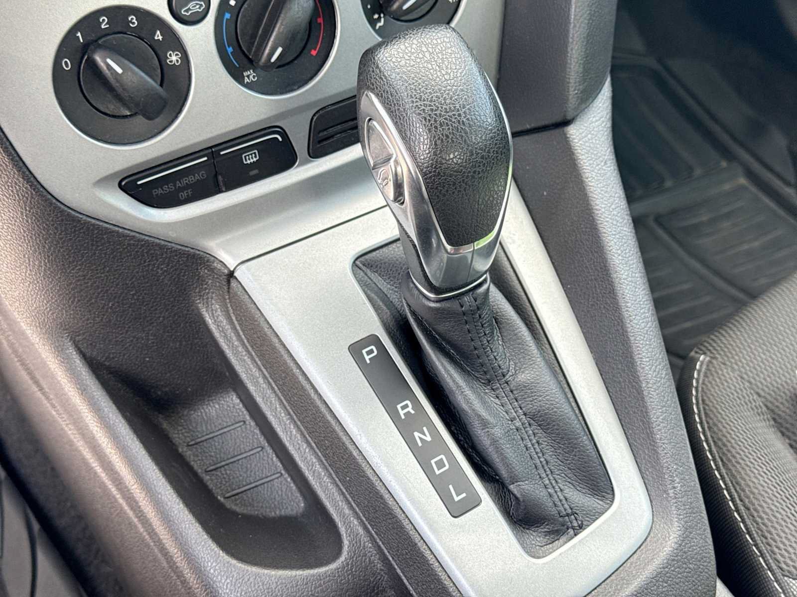 Used 2012 Ford Focus SE FWD image 29