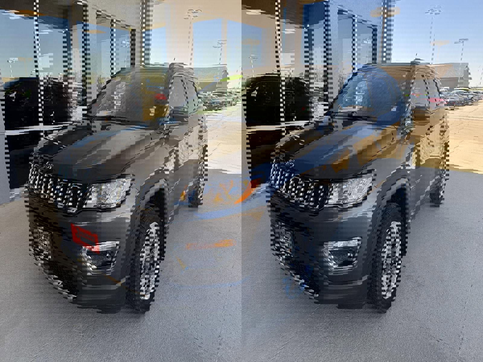 Used 2018 Jeep Compass Limited AWD/4WD image 2