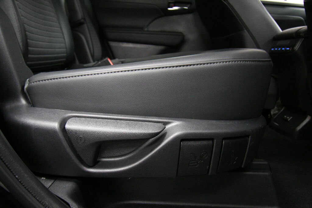 Used 2022 Toyota Highlander XSE image 27