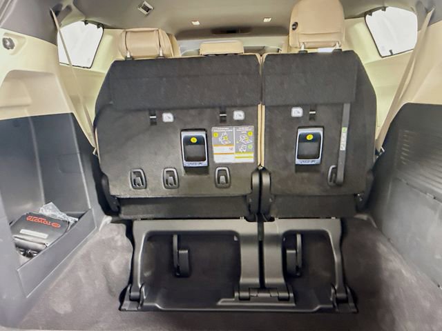 Used 2023 Toyota Sienna Limited image 34