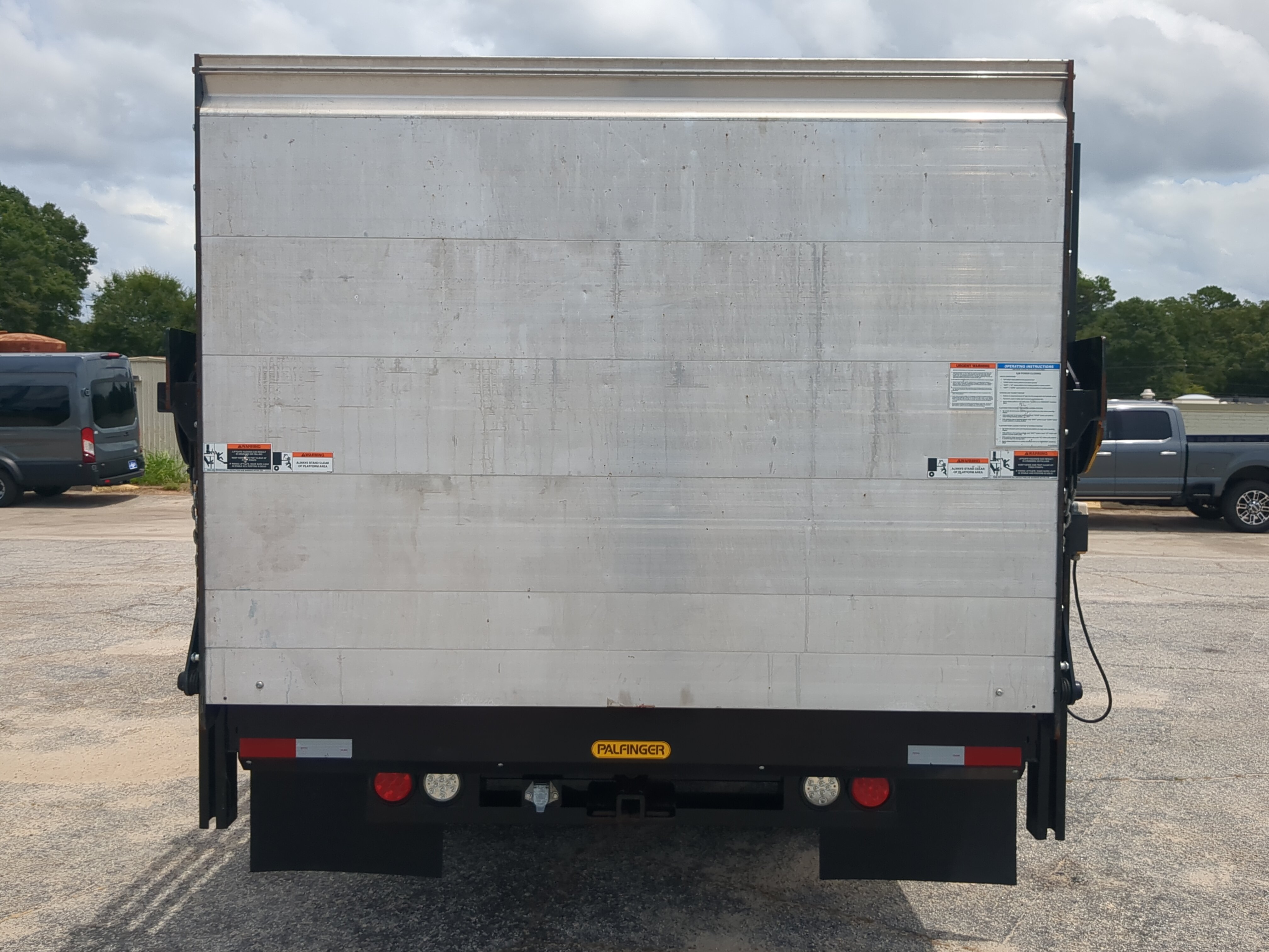 Used 2022 RAM 5500 Tradesman w/ Chrome Appearance Group RWD image 4