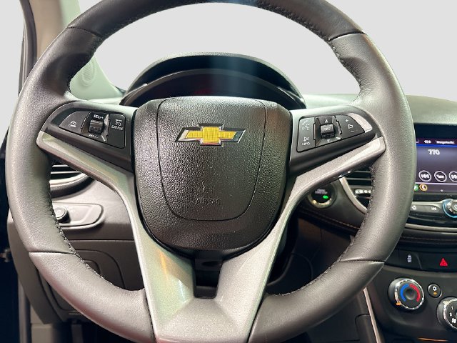 Used 2021 Chevrolet Trax LT w/ Redline Edition AWD/4WD image 12
