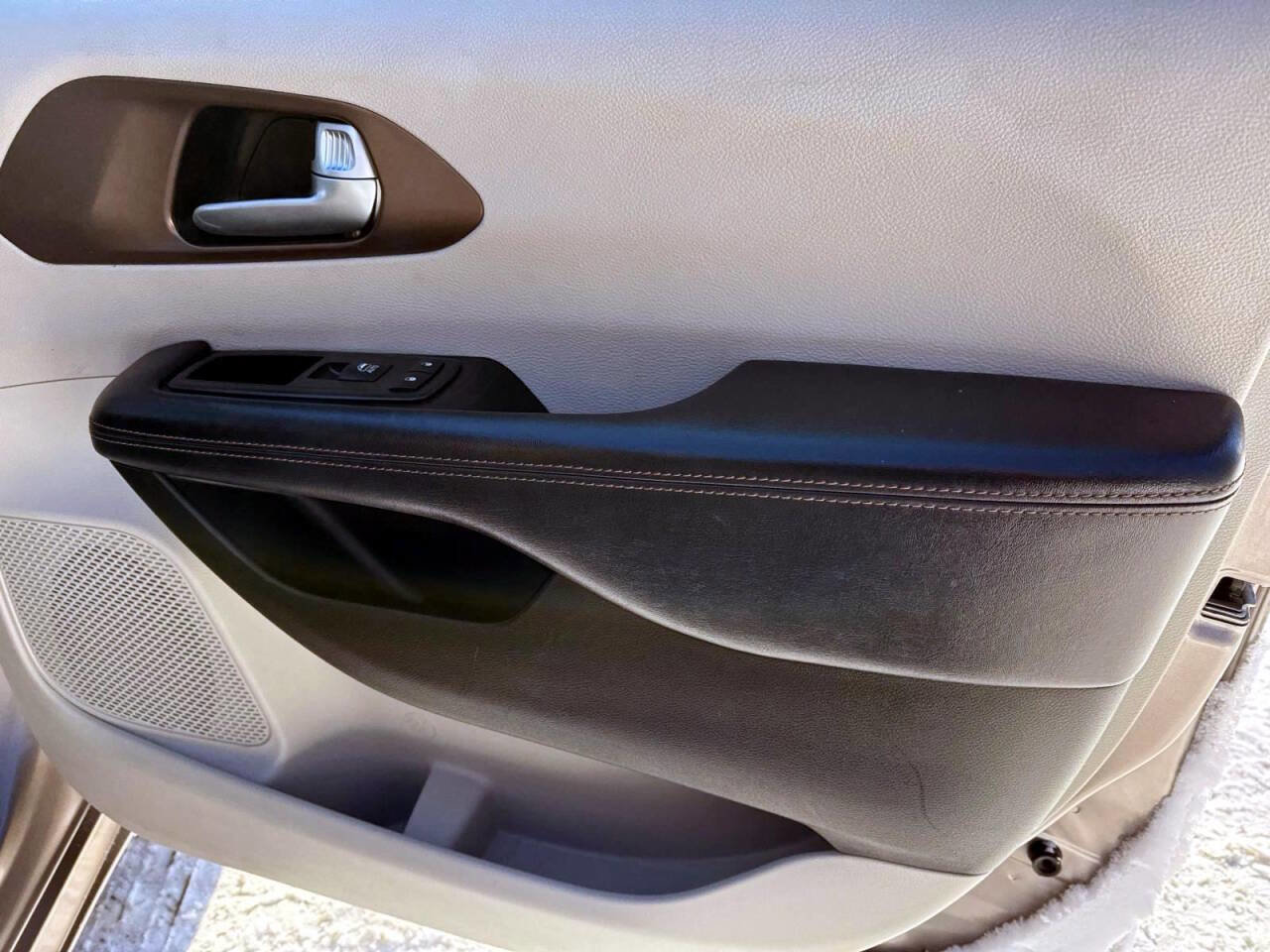 Used 2018 Chrysler Pacifica Touring-L image 11