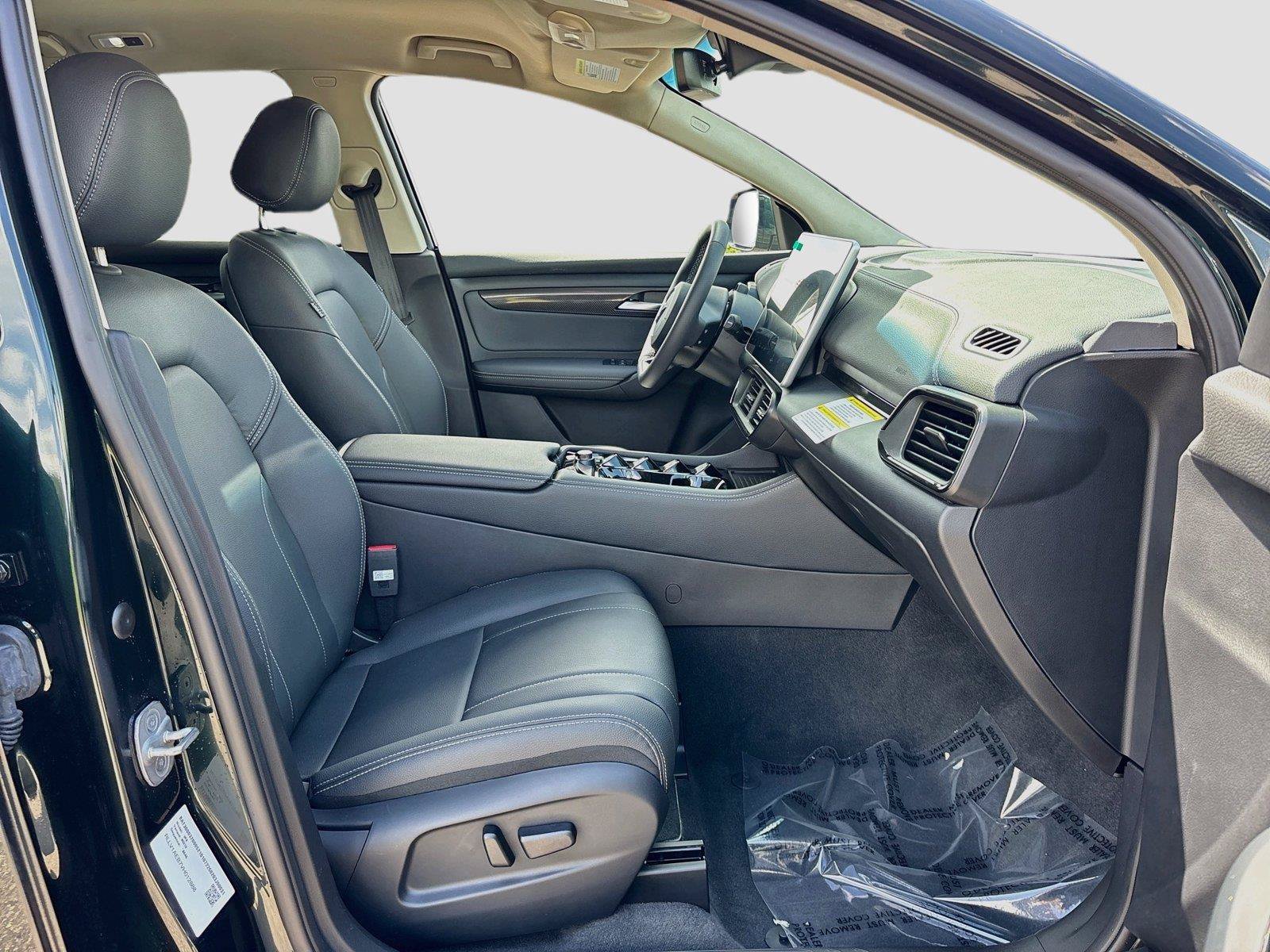 New 2027 VinFast VF 8 Eco AWD/4WD image 27
