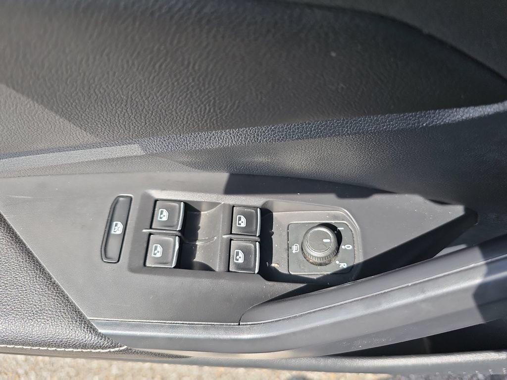 Used 2024 Volkswagen Jetta SE FWD image 25