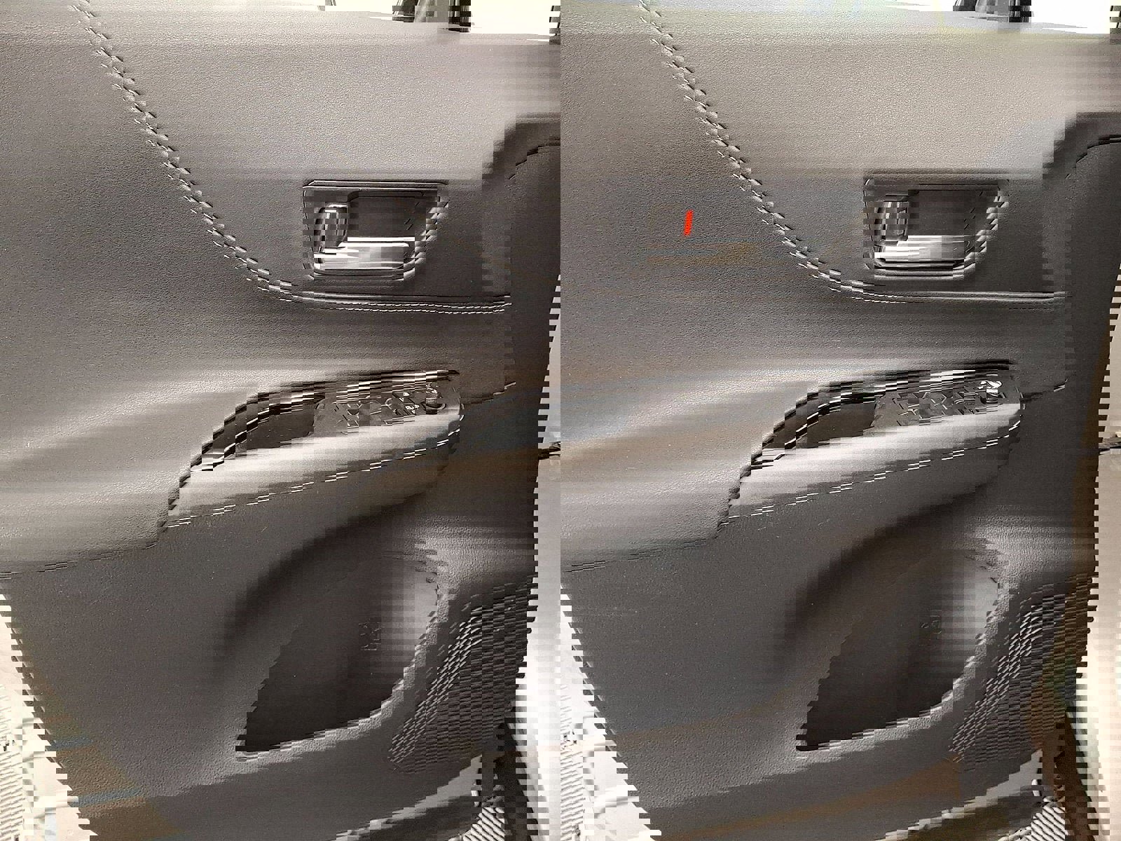 Certified 2023 Toyota Venza LE image 10