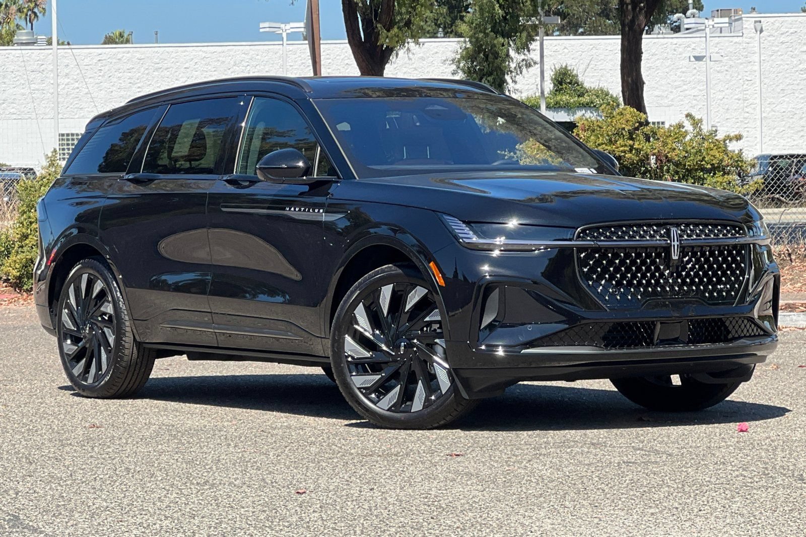 New 2026 Lincoln Nautilus Reserve w/ Jet Appearance Package AWD/4WD image 2