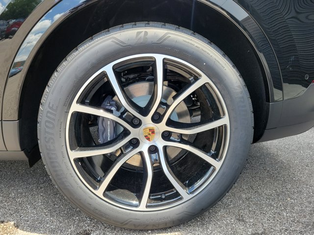 New 2026 Porsche Cayenne Coupe AWD/4WD image 11