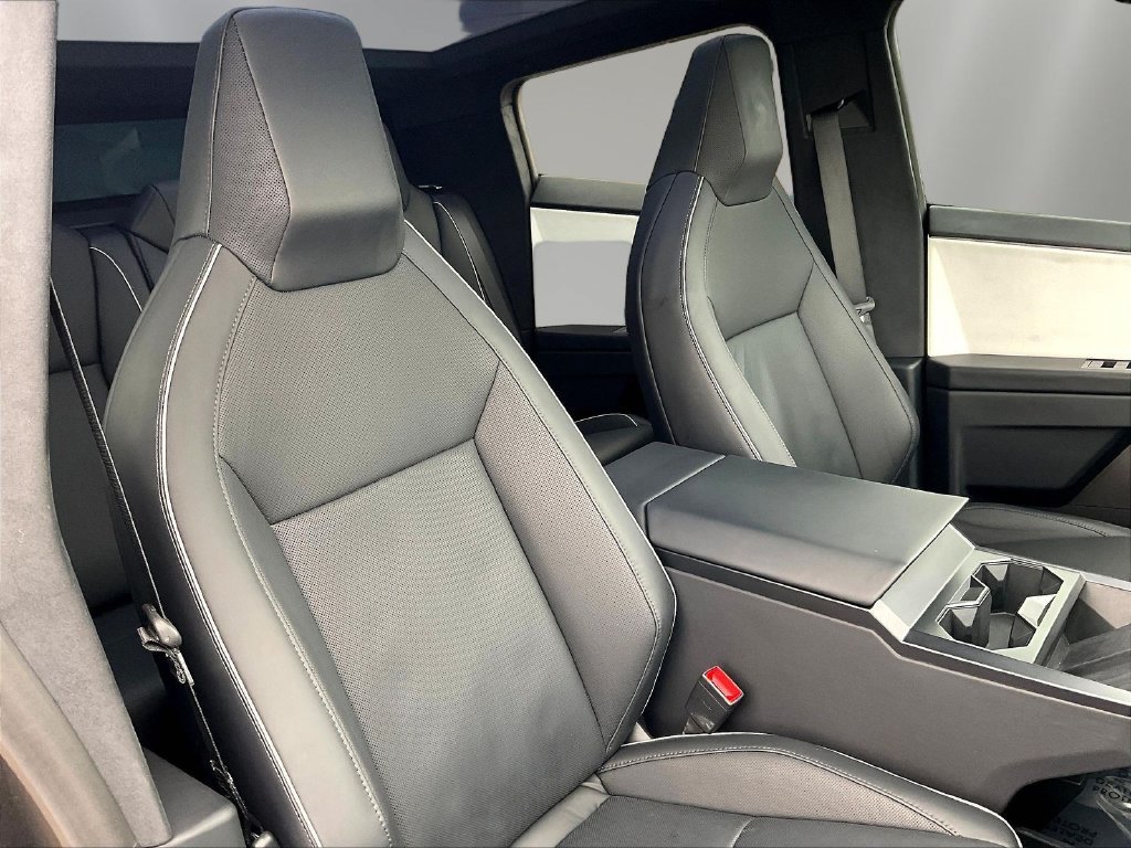 Used 2024 Tesla Cybertruck AWD Crew Cab image 26