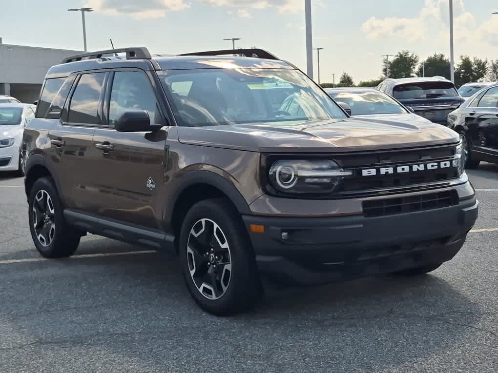 Used 2022 Ford Bronco Sport Outer Banks w/ Tech Package AWD/4WD image 2