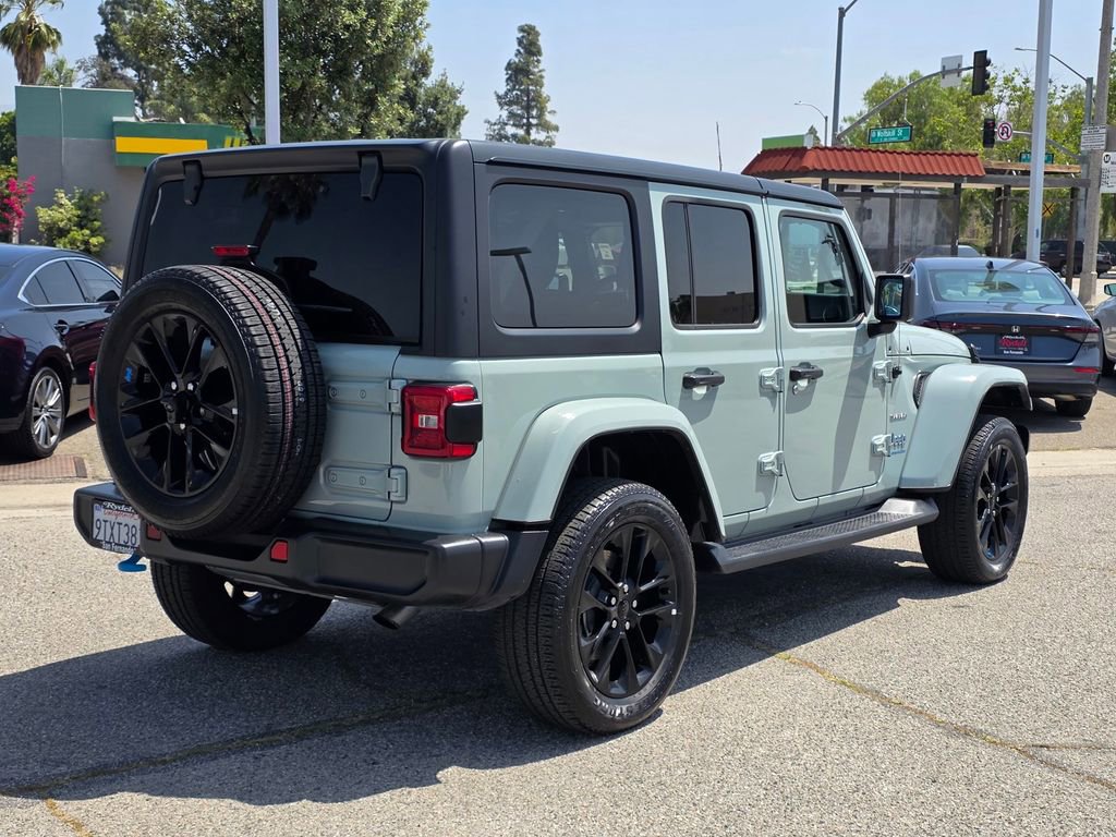 Used 2023 Jeep Wrangler Unlimited Sahara AWD/4WD image 5