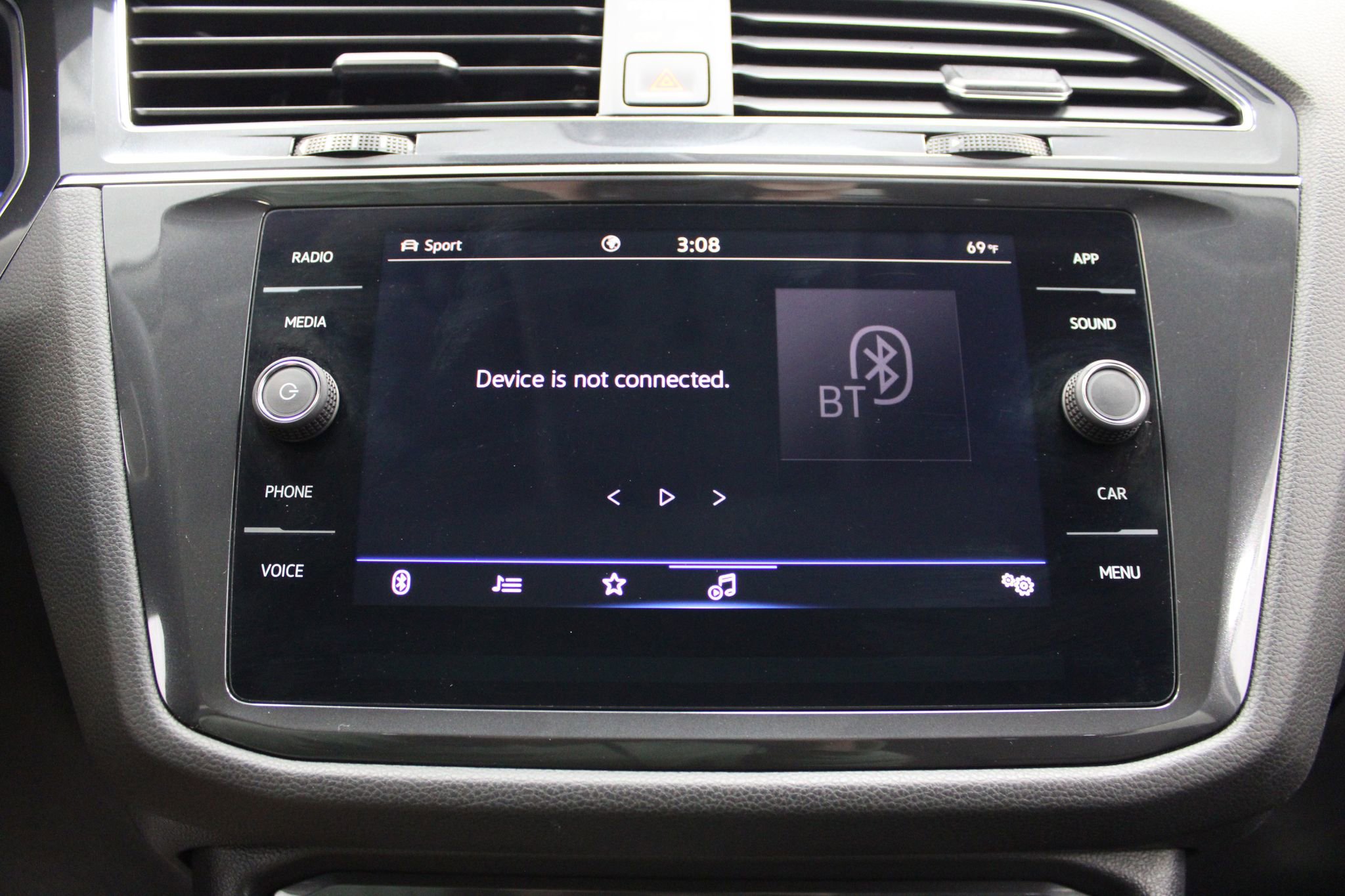 Used 2022 Volkswagen Tiguan SE AWD/4WD image 40