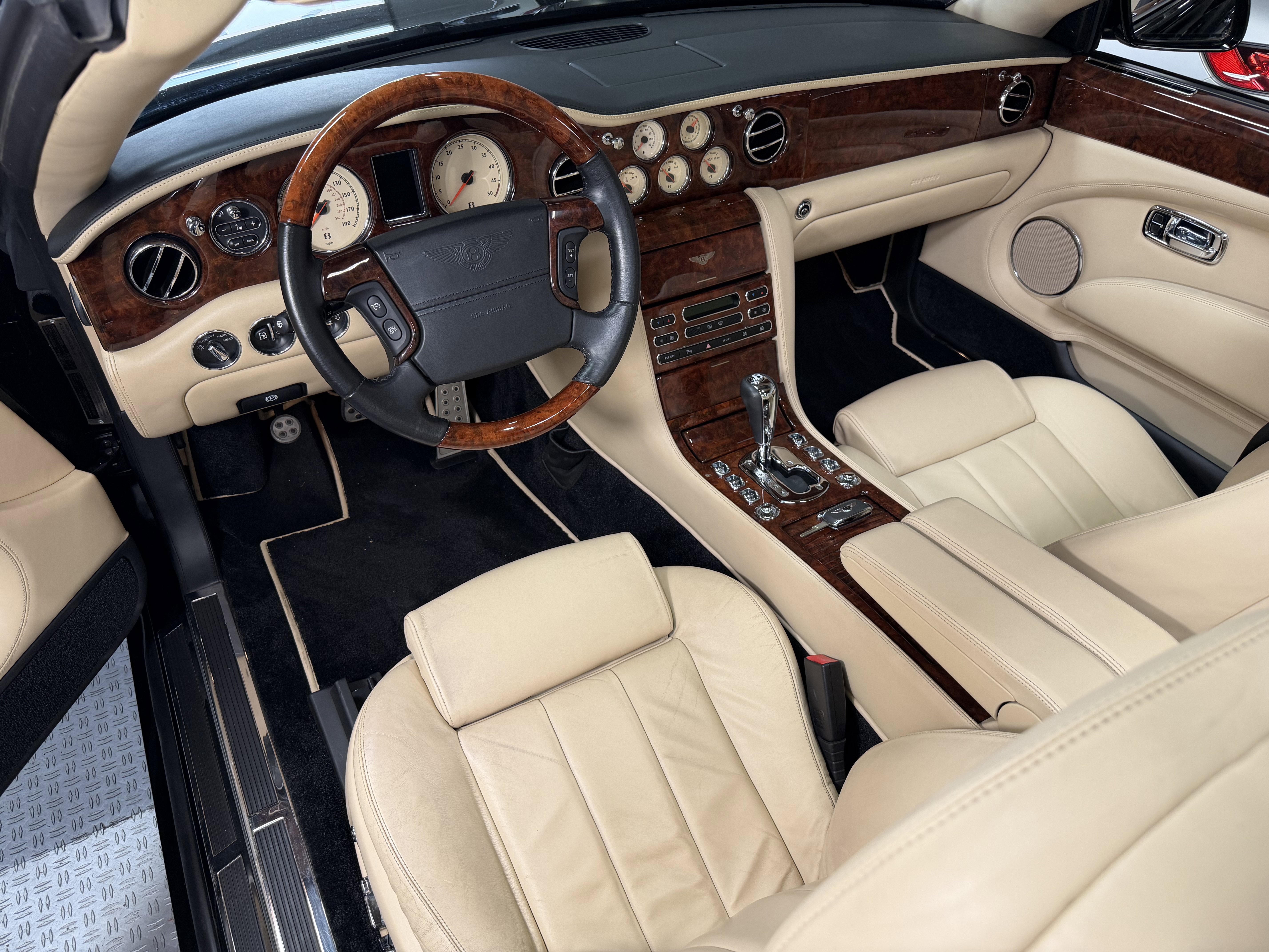 Used 2007 Bentley Azure image 37