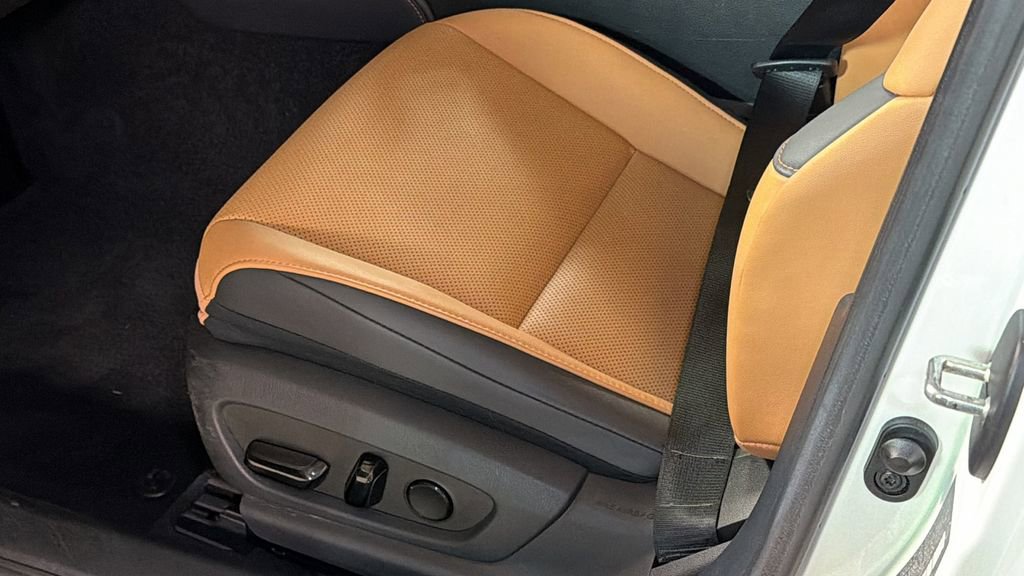 Certified 2022 Lexus ES 300h 300h w/ Premium Package image 26