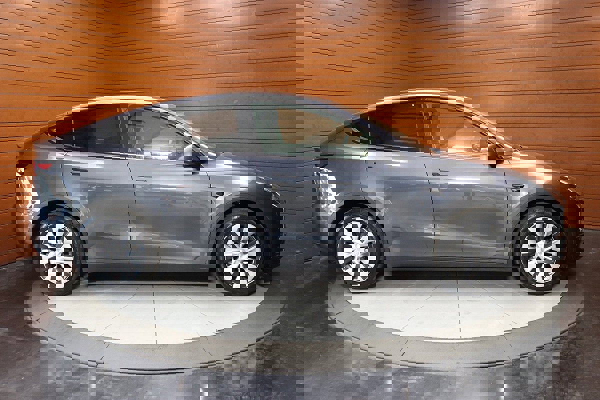 Used 2022 Tesla Model Y Long Range image 61