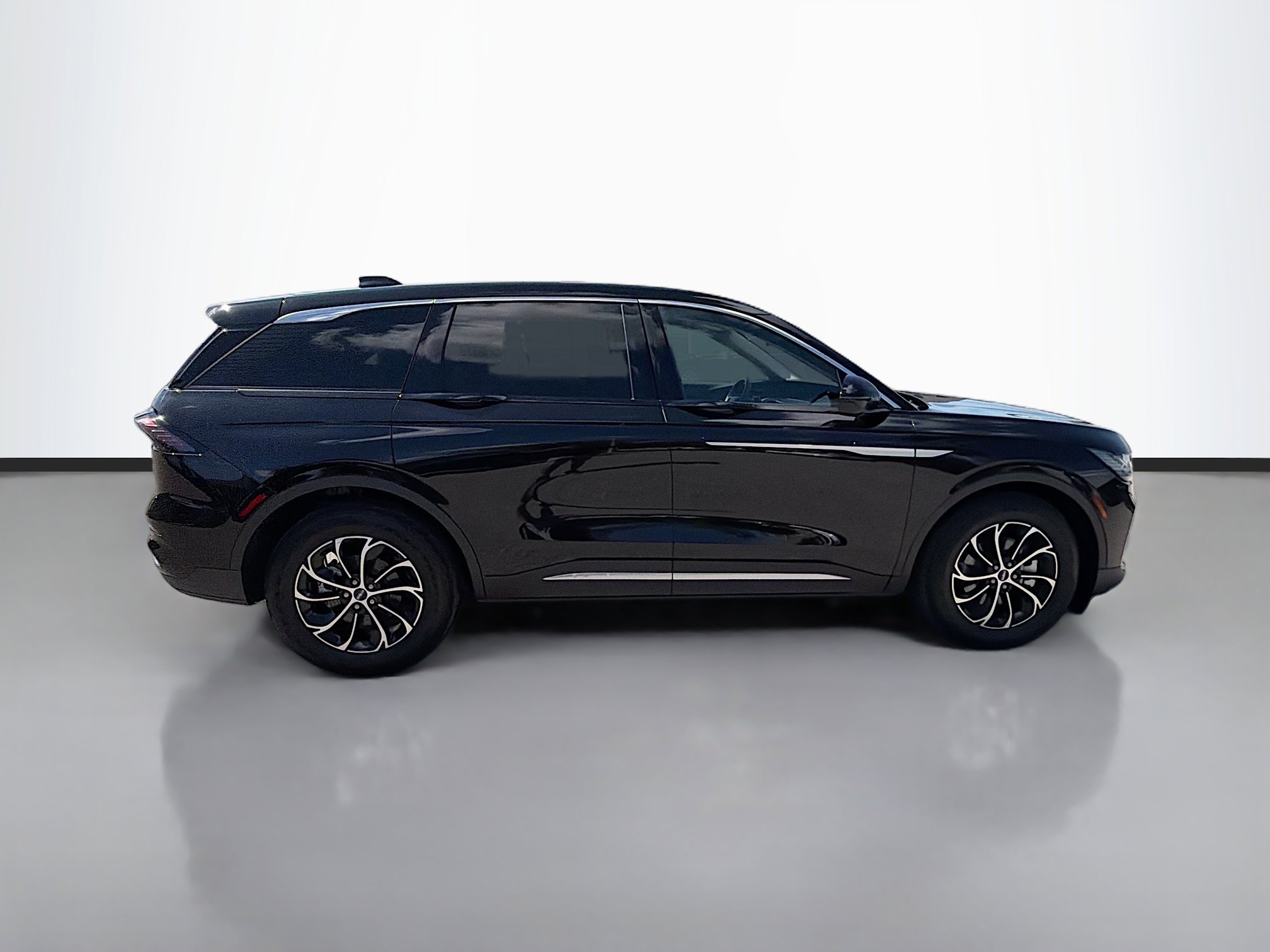 Used 2025 Lincoln Nautilus Premier w/ Equipment Group 102A image 2