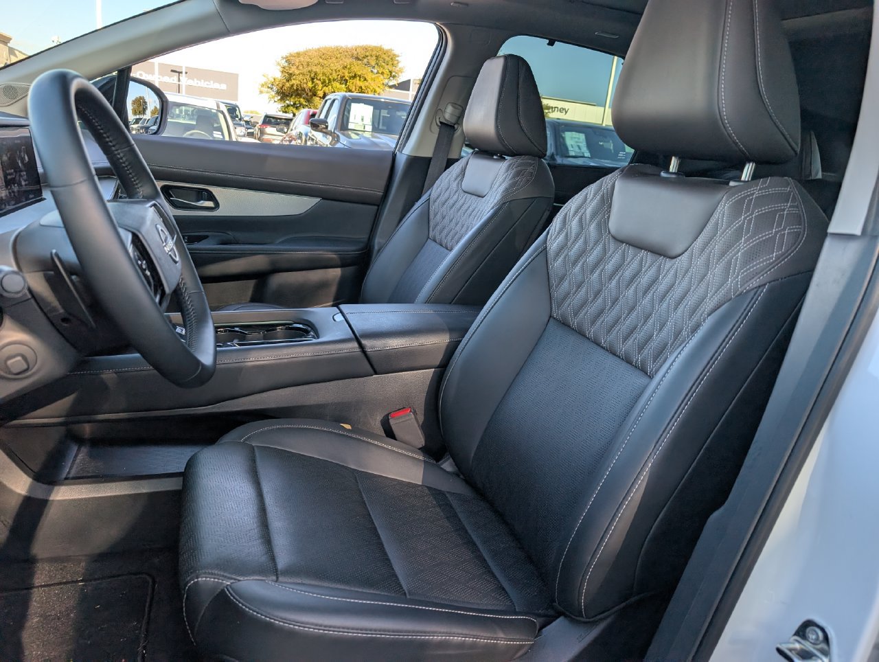 Used 2025 Nissan Murano Platinum w/ Cargo Package AWD/4WD image 26