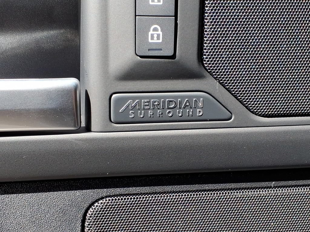 New 2026 Land Rover Defender 110 X-Dynamic SE AWD/4WD image 12