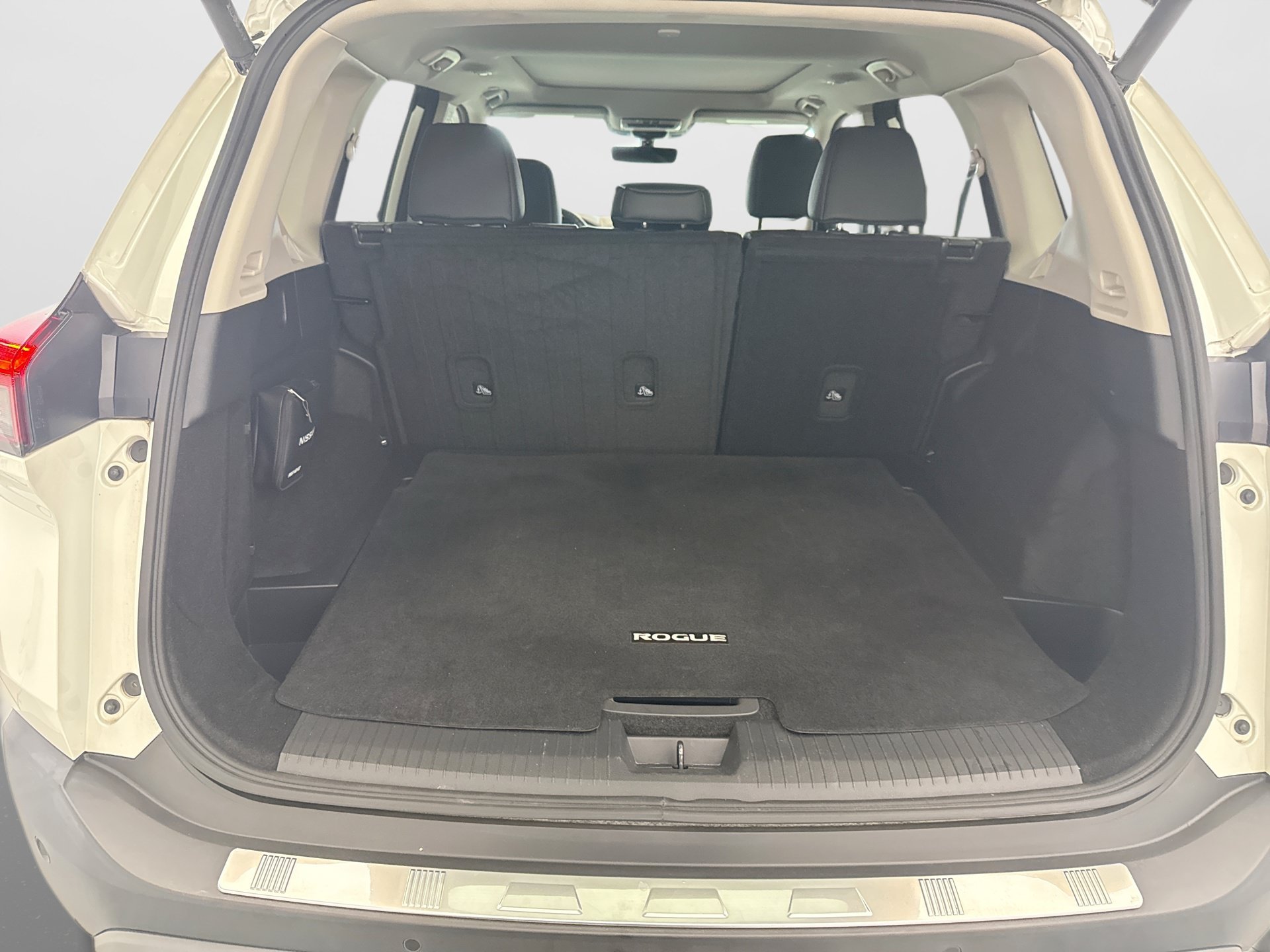 Used 2023 Nissan Rogue SV w/ SV Premium B Package AWD/4WD image 19