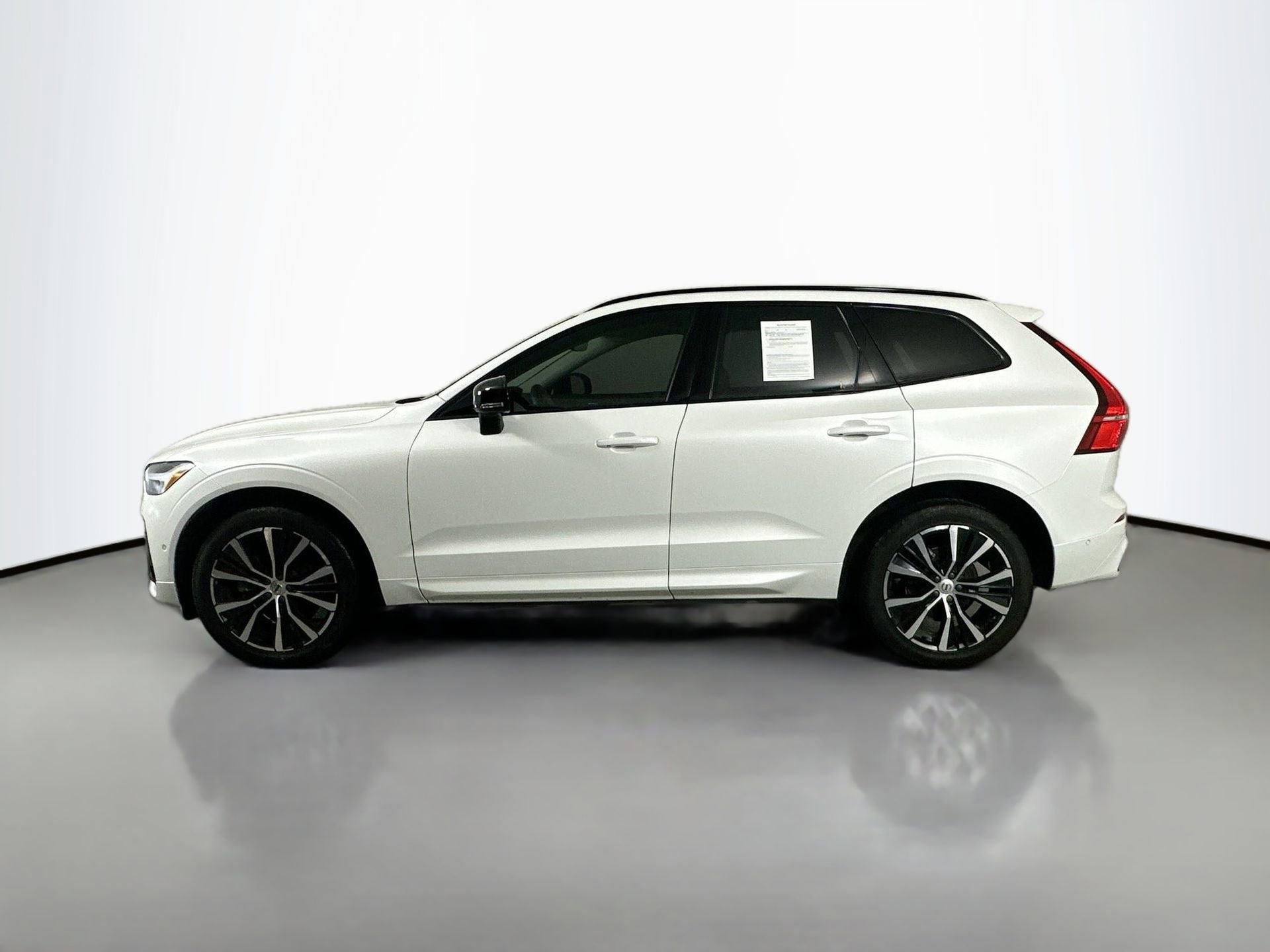Used 2023 Volvo XC60 B5 Plus w/ Climate Package image 9