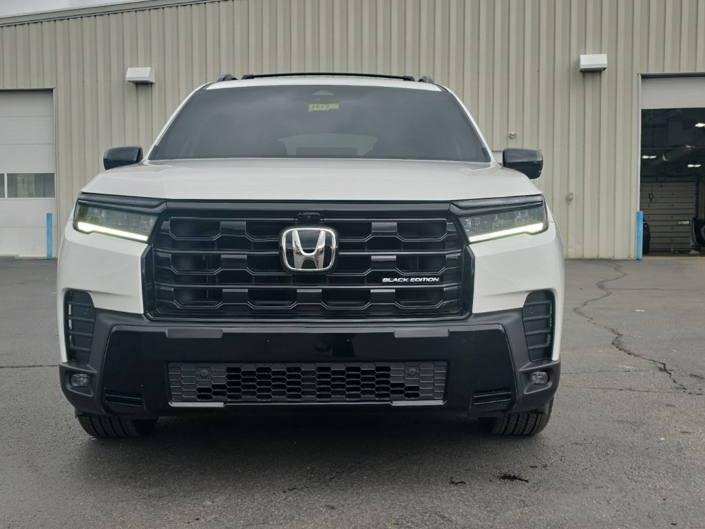 Certified 2026 Honda Pilot Black Edition image 2