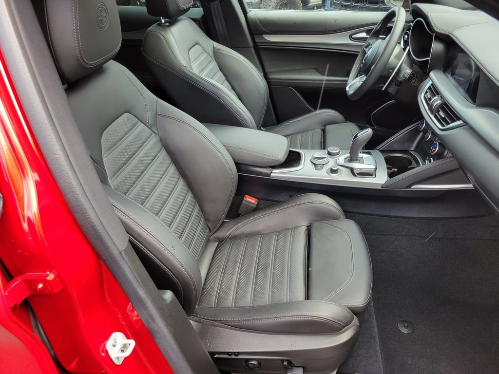 Used 2023 Alfa Romeo Stelvio Veloce AWD/4WD image 21