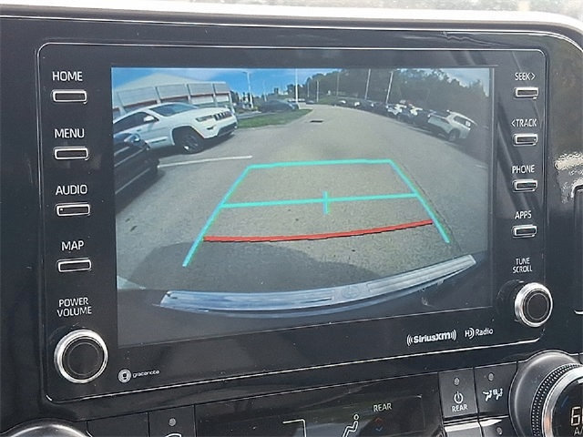Used 2022 Toyota Highlander XLE AWD/4WD image 18